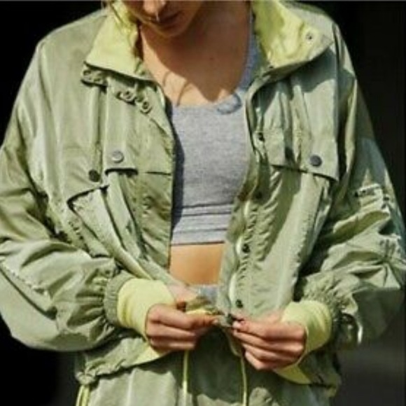 Free People Movement Olive Green &Yellow Reversible Windbreaker Opal Jacket SzXS - Picture 5 of 16